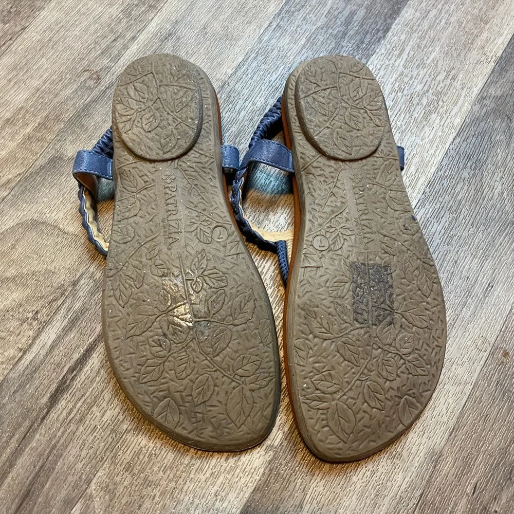 Women’s Braided Ring-Accent Sandals in Brown and Navy - Picture 4 of 5